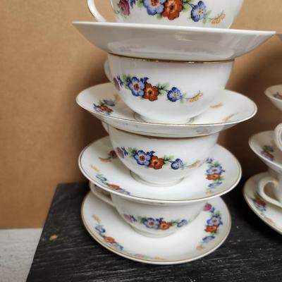 Set of 8 teacups and saucers