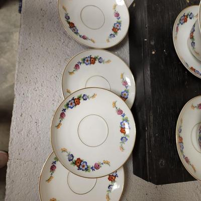 Set of 8 teacups and saucers