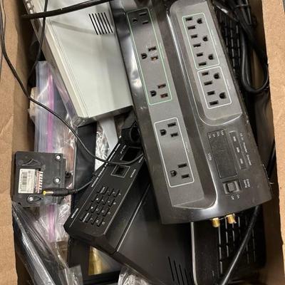 Lot 781 miscellaneous electronic items, cables and surge protectors