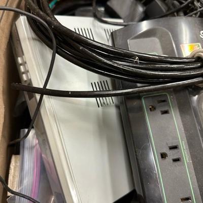 Lot 781 miscellaneous electronic items, cables and surge protectors