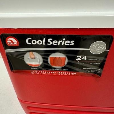Lot 785 lifetime folding table and igloo 16 quart cooler