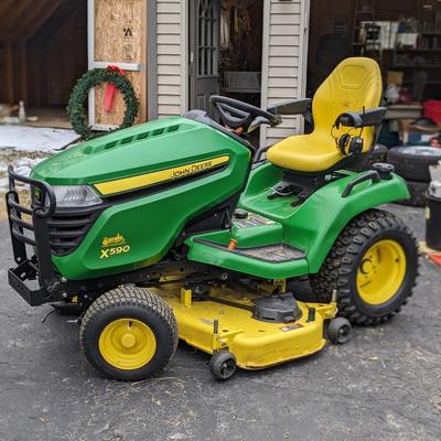 Like New John Deere X590