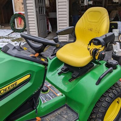 Like New John Deere X590