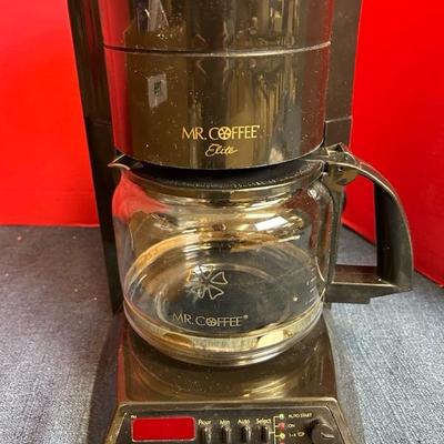 Lot 795 kitchen items