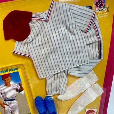 Barbie - Ken Cool Career Fashions Mattel: Baseball Player Jersey
