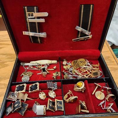 Box of men's jewelry