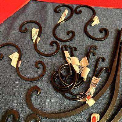 Lot 797 metal decorative hooks
