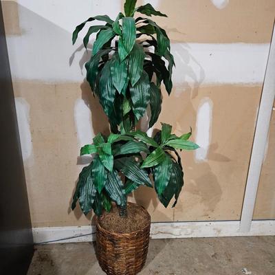 Assortment of Faux Tropical Plants (LR-DW)
