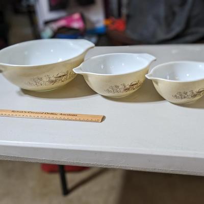 Set of 3 Vintage Pyrex Bowls