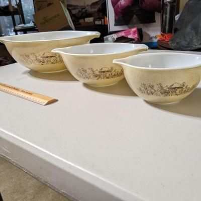 Set of 3 Vintage Pyrex Bowls