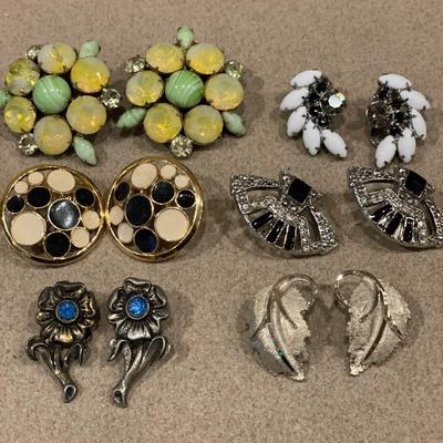 6 pairs of vintage clip on earrings