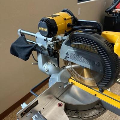 Lot 813 Dewalt 12 inch compound miter saw model DW708 mounted on Hitachi, universal workstation
