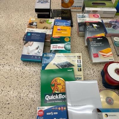 Lot 841 variety of computer software