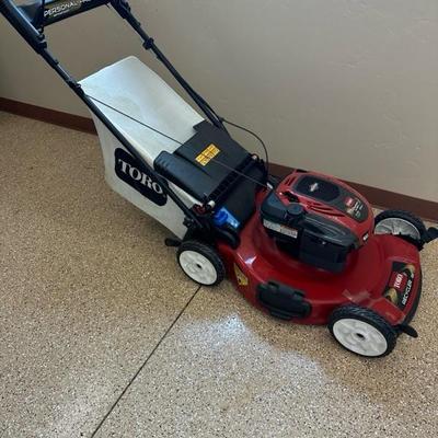 Lot 817, Toro recycler, 22 inch gas powered self propelled lawnmower