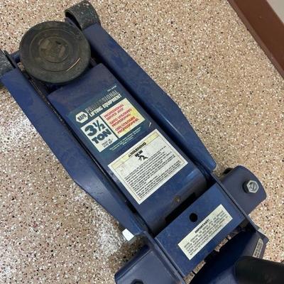 Lot 818 3 1/2 ton Napa floor jack