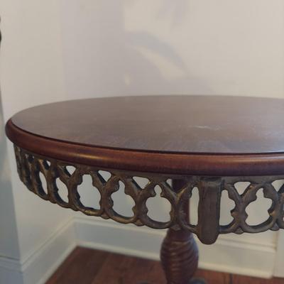 Two Round Antique Style Tea Tables (LR-BBL)