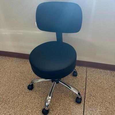 Lot 833 rolling chair