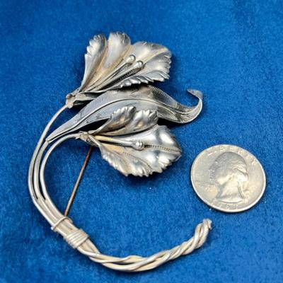 BEAUTIFUL OVERSIZED STERLING FLOWER PIN