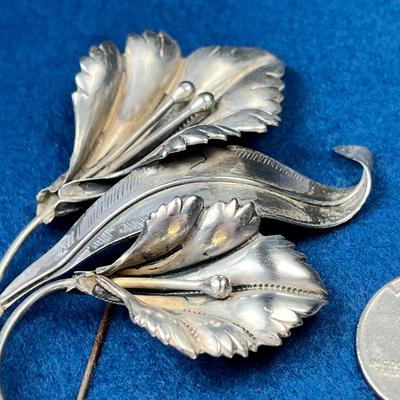 BEAUTIFUL OVERSIZED STERLING FLOWER PIN