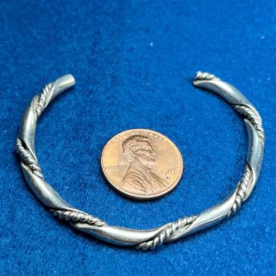 TWISTED BAND SILVER BRACELET