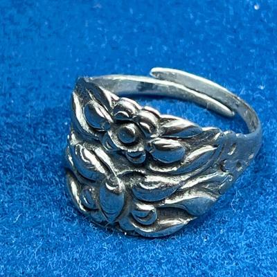 ADJUSTABLE FLOWER, BUTTERFLY RING LIKELY SIVER