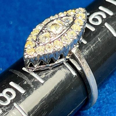FANCY COCKTAIL RING WITH RHINESTONES IN FILIGREE SETTING, 18KT HGE