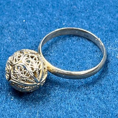 FILIGREE BALL SILVERTONE RING