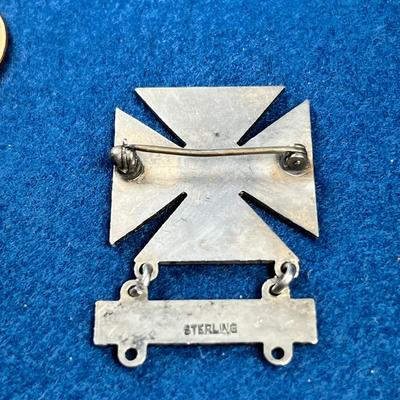 STERLING WORLD WAR II MARKSMAN "RIFLE" BADGE 