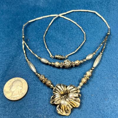 PRETTY FLOWER PENDANT NECKLACE WITH FANCY BEADS, SEGMENTED CHAIN