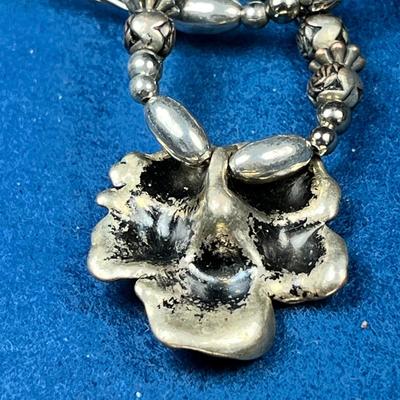 PRETTY FLOWER PENDANT NECKLACE WITH FANCY BEADS, SEGMENTED CHAIN