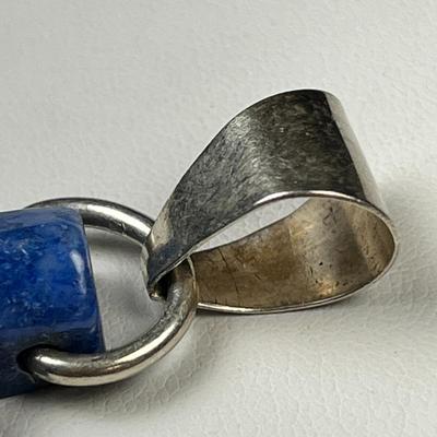 BLUE AGATE ARROWHEAD-LIKE PENDANT WITH SILVERTONE BALE