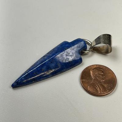 BLUE AGATE ARROWHEAD-LIKE PENDANT WITH SILVERTONE BALE