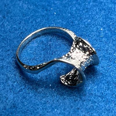 UNUSUAL NICE SILVERTONE MODERNISTIC RING