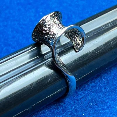 UNUSUAL NICE SILVERTONE MODERNISTIC RING
