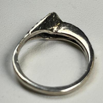 MODERNISTIC CHEVRON MOTIF RING