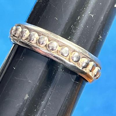 STERLING DOTTED BAND RING 