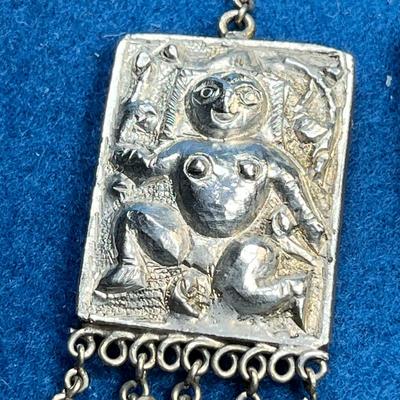 EXOTIC DANGLY FERTILITY? MOTIF EARRINGS