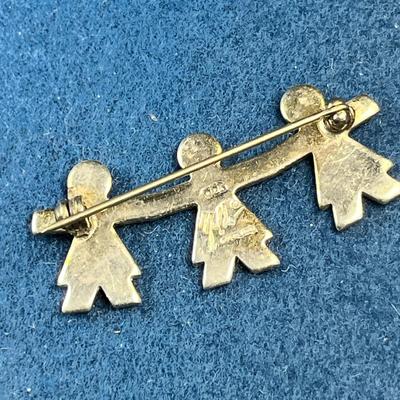 STERLING HOLDING HANDS FIGURES WITH HEARTS PIN