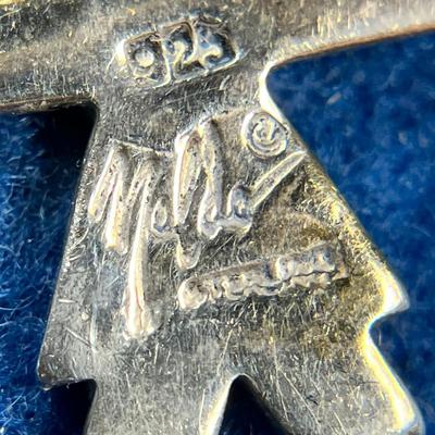 STERLING HOLDING HANDS FIGURES WITH HEARTS PIN