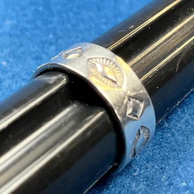 MENS' STERLING BAND RING WITH INCISED GEOMETRIC PATTERN