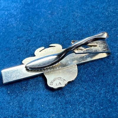 SILVERTONE COW WITH "M" HEADDRESS TIE CLIP