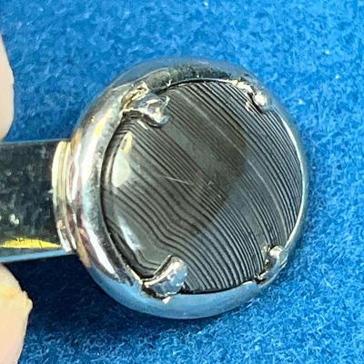 HANDSOME STERLING TIE CLIP WITH STRIPED POLISHED GREY STONE