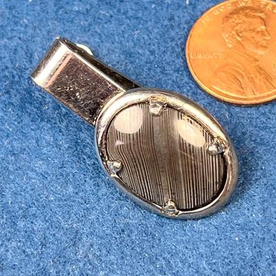 HANDSOME STERLING TIE CLIP WITH STRIPED POLISHED GREY STONE