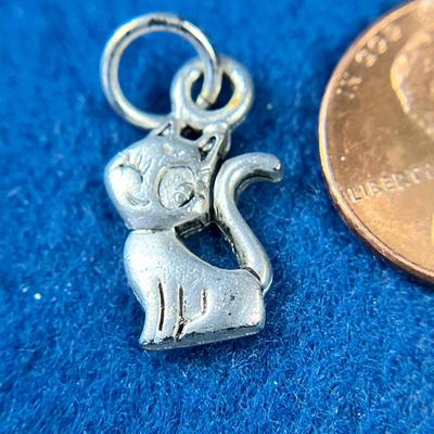 LIKELY SILVER WINKING CAT CHARM MADE IN KOREA