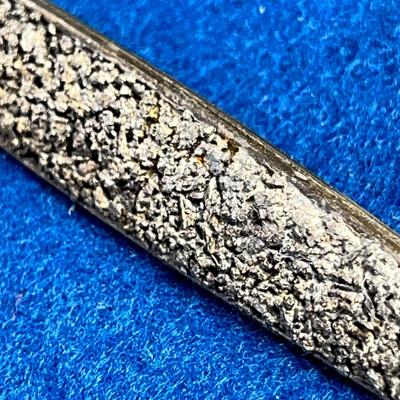 UNUSUAL VINTAGE WIDE SLENDER PIN WITH PEBBLED DESIGN