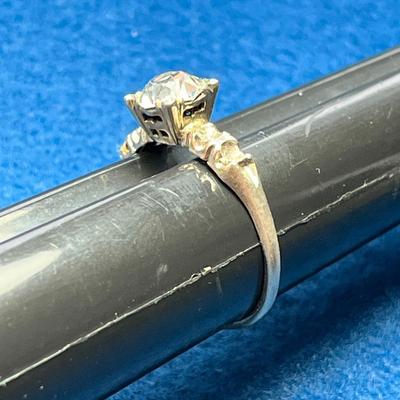 VINTAGE STERLING RING WITH LARGE CLEAR STONE AND SIDE RHINESTONES