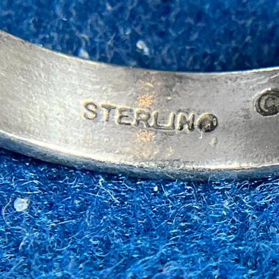 STERLING BAND RING WITH RAISED STARS