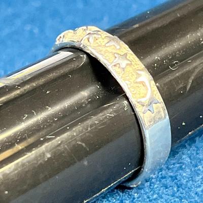STERLING BAND RING WITH RAISED STARS