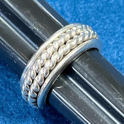 STERLING BAND RING WITH TWISTED ROPE MOTIF