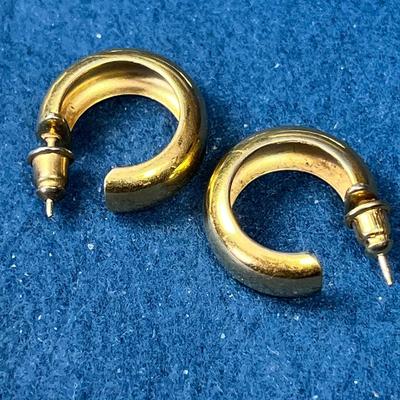 SMALL GOLDTONE HOOP EARRINGS